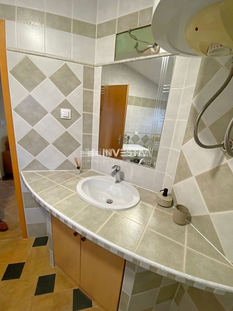 Dignano, casa indipendente con 2 unità abitative, vista mare