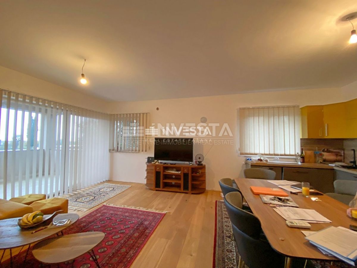 Dignano, casa indipendente con 2 unità abitative, vista mare