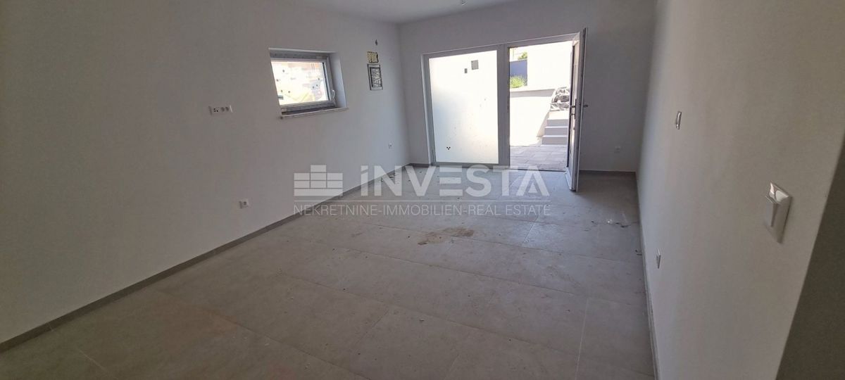 Fasana, appartamento in palazzina 74,80 m2, 2 camere + soggiorno, a 450m dal mare