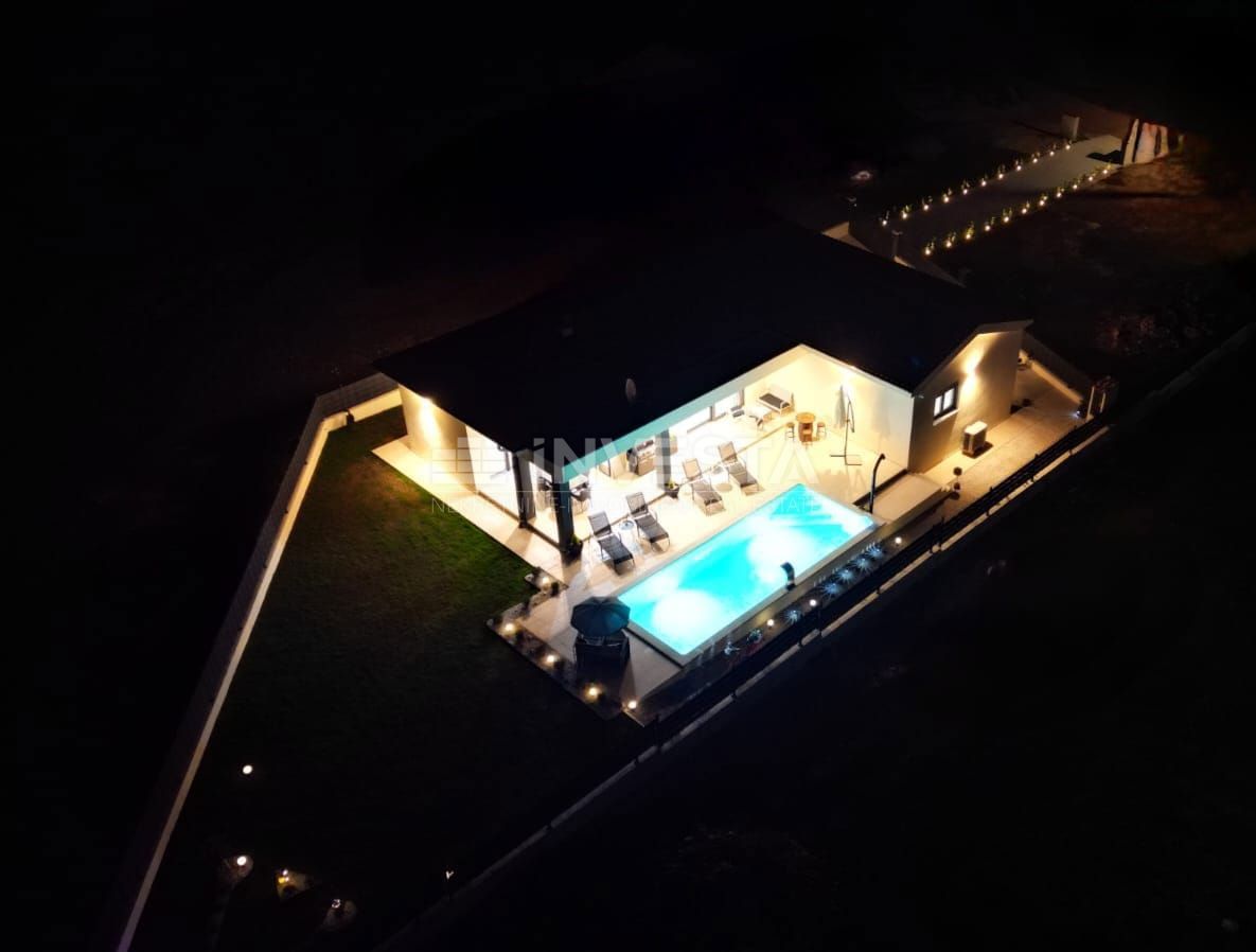 Zona di Vodnjan, nuova villa moderna al piano terra con piscina