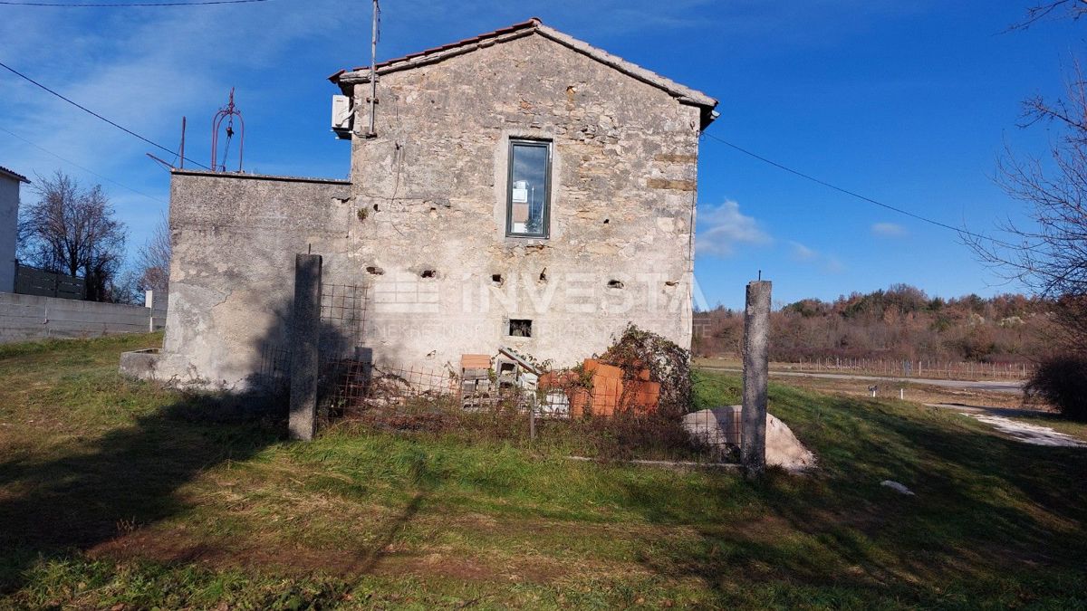 Dintorni di Gračišća, casa istriana autoctona con ampio terreno