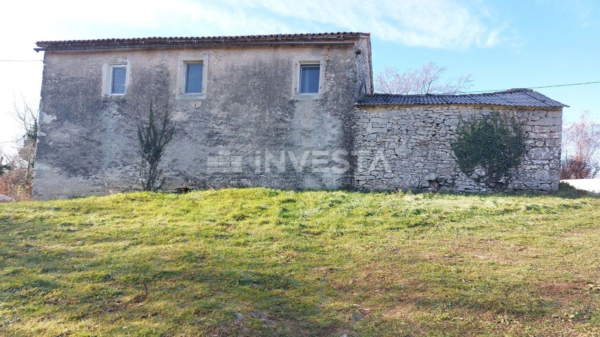 Dintorni di Gračišća, casa istriana autoctona con ampio terreno