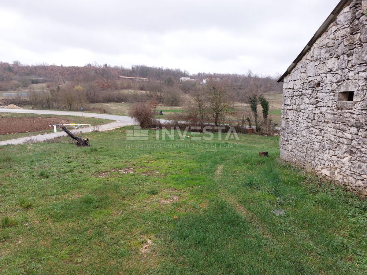 Dintorni di Gračišća, casa istriana autoctona con ampio terreno