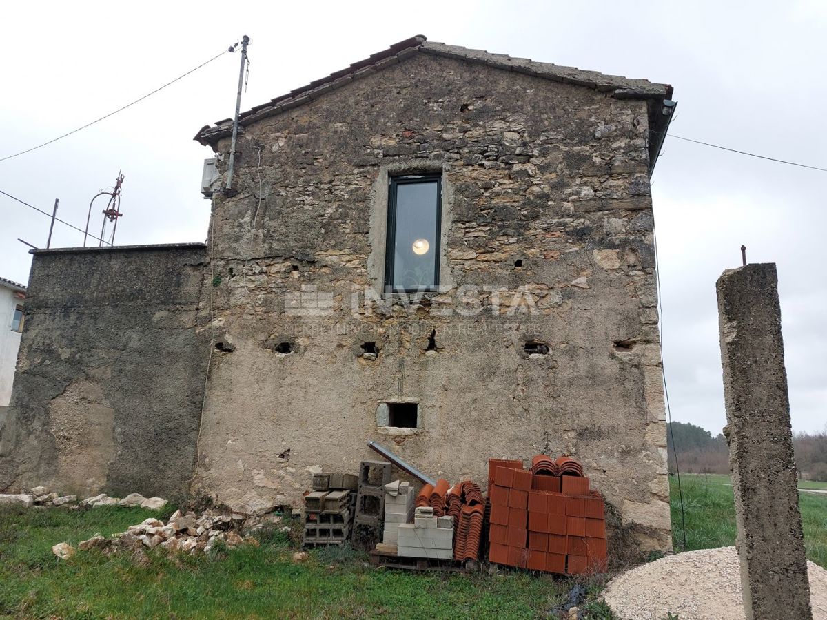 Dintorni di Gračišća, casa istriana autoctona con ampio terreno