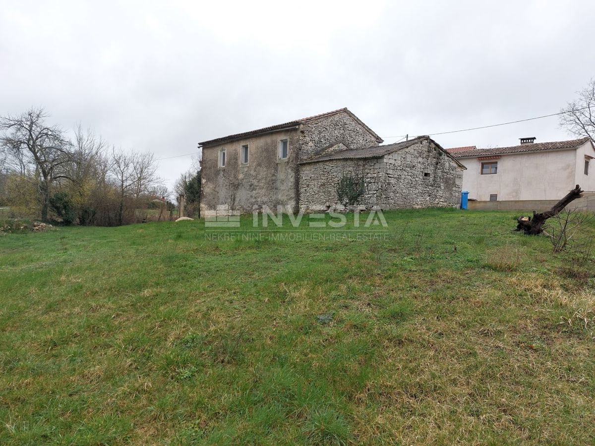 Dintorni di Gračišća, casa istriana autoctona con ampio terreno