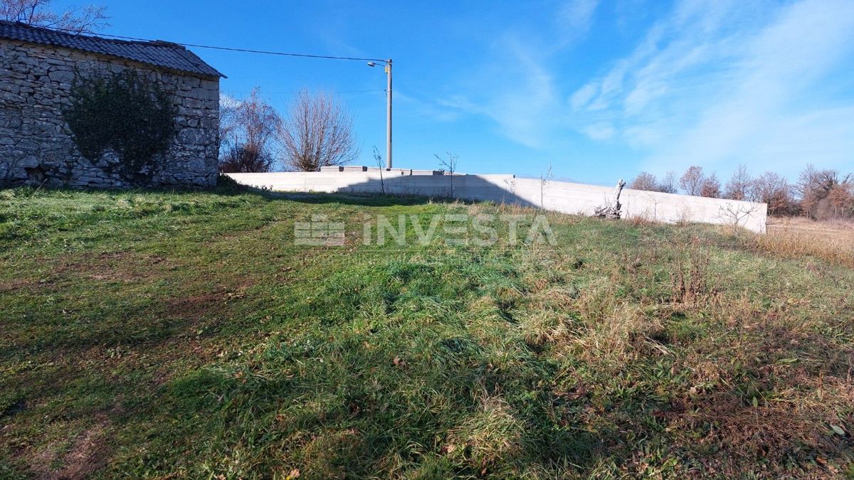 Dintorni di Gračišća, casa istriana autoctona con ampio terreno