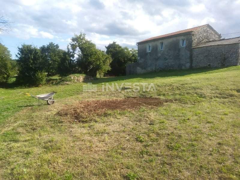 Dintorni di Gračišća, casa istriana autoctona con ampio terreno