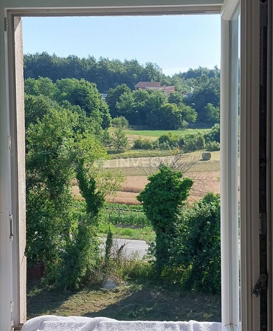 Dintorni di Gračišća, casa istriana autoctona con ampio terreno