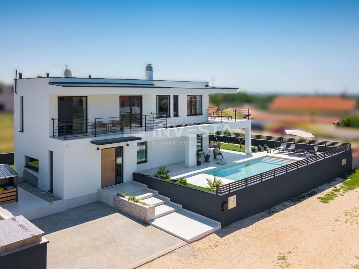 Villa di lusso con piscina e vista mare