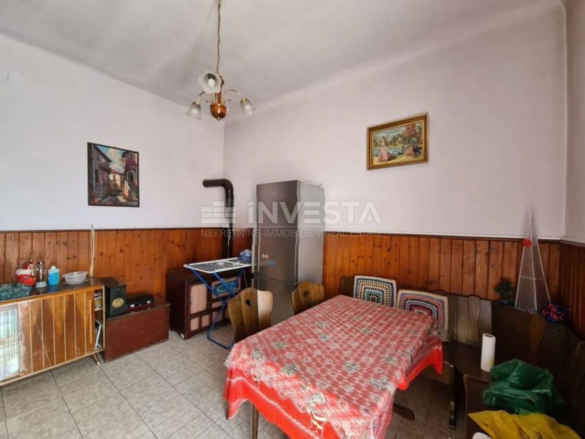 Centro di Pola, grande appartamento di 119 m² vicino all'Arena