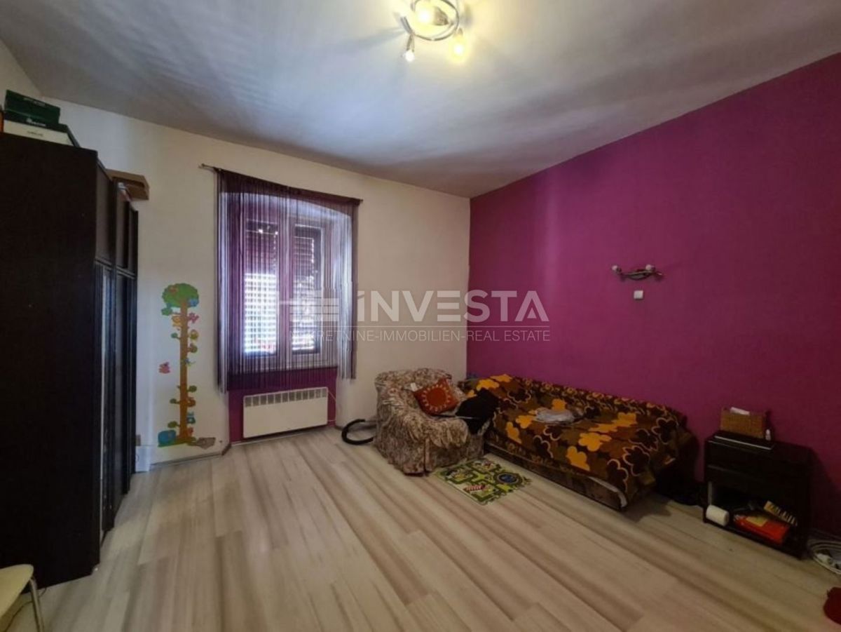 Centro di Pola, grande appartamento di 119 m² vicino all'Arena