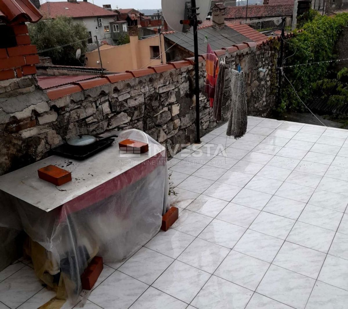 Centro di Pola, grande appartamento di 119 m² vicino all'Arena