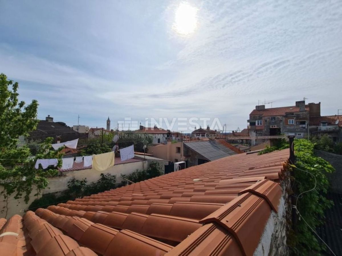 Centro di Pola, grande appartamento di 119 m² vicino all'Arena