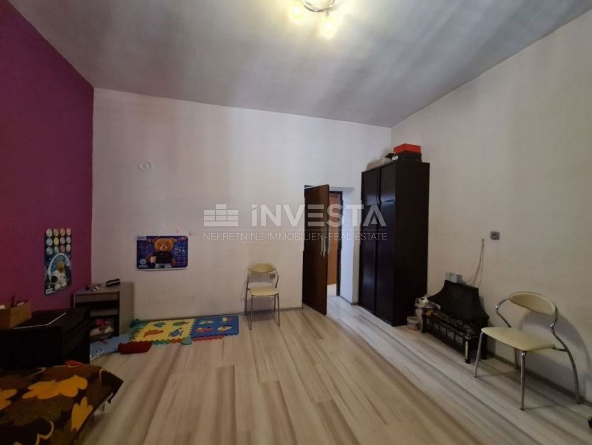 Centro di Pola, grande appartamento di 119 m² vicino all'Arena