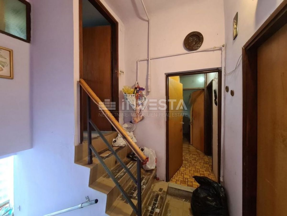 Centro di Pola, grande appartamento di 119 m² vicino all'Arena