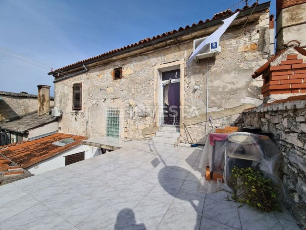 Centro di Pola, grande appartamento di 119 m² vicino all'Arena