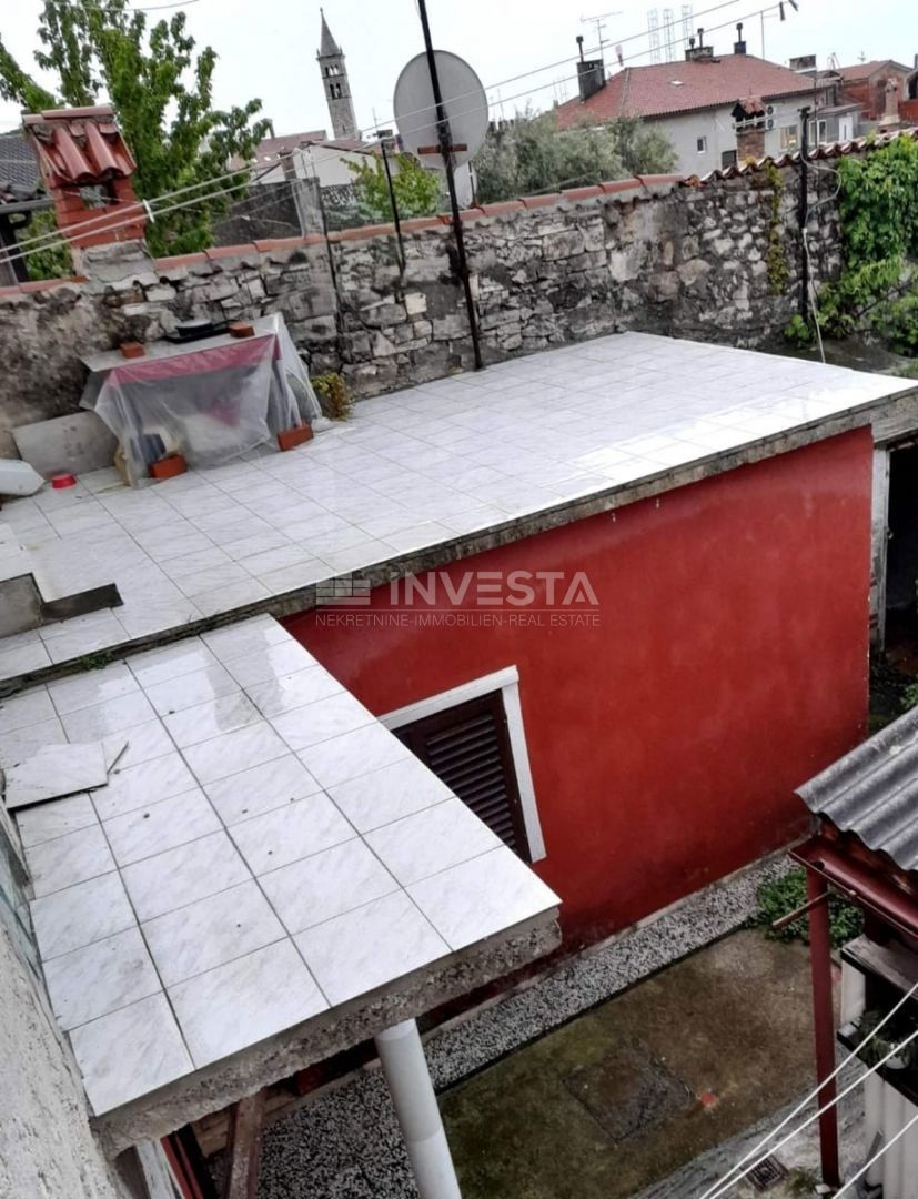 Centro di Pola, grande appartamento di 119 m² vicino all'Arena