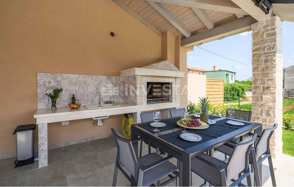 Splendida villa in stile mediterraneo vicino a Rovigno