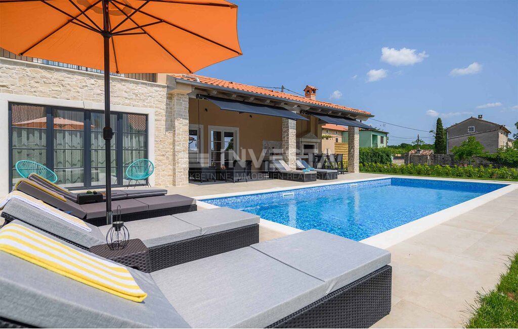 Splendida villa in stile mediterraneo vicino a Rovigno