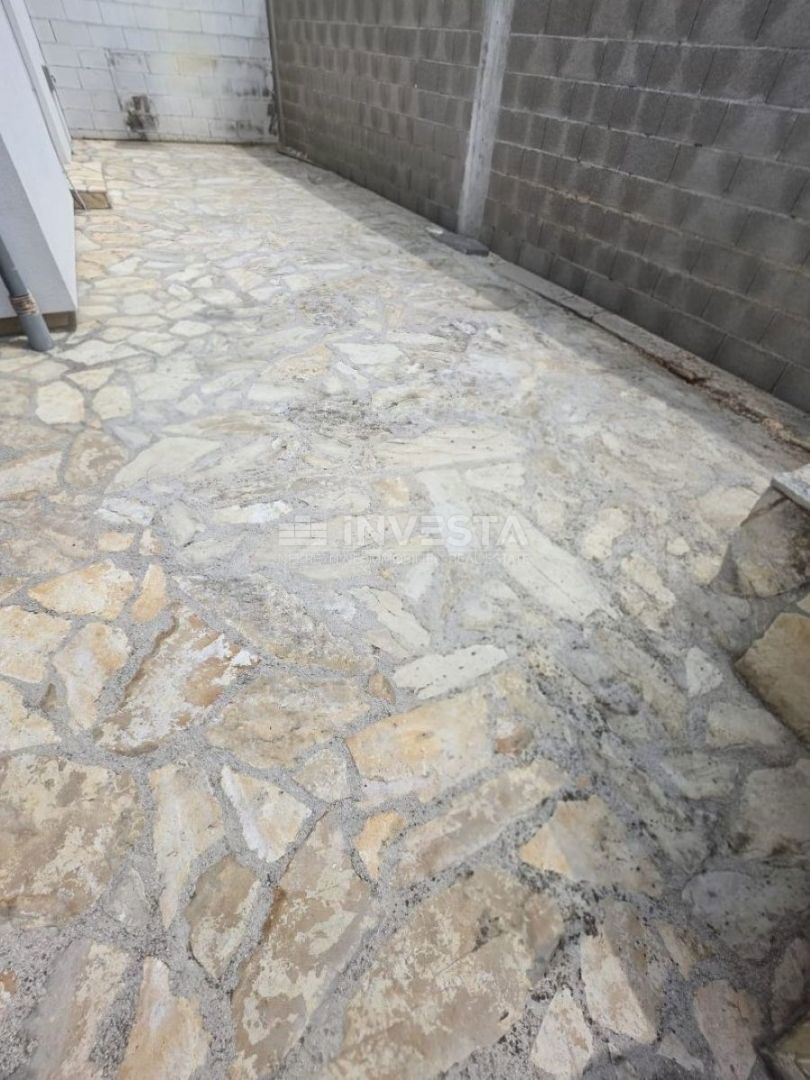 Ottima posizione! Casa arredata a pochi passi dal mare a Medulin