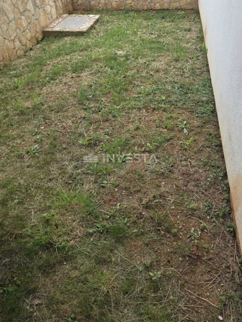 Ottima posizione! Casa arredata a pochi passi dal mare a Medulin