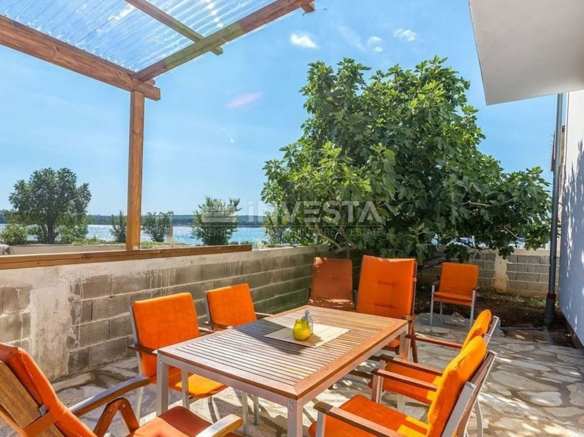 Ottima posizione! Casa arredata a pochi passi dal mare a Medulin