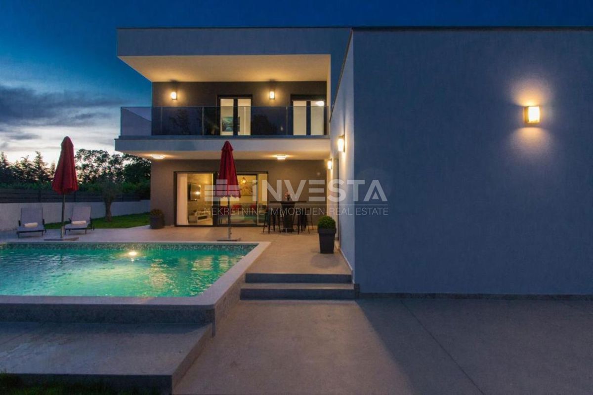 Ližnjan, Casa di moderna costruzione con 3 piani interrati