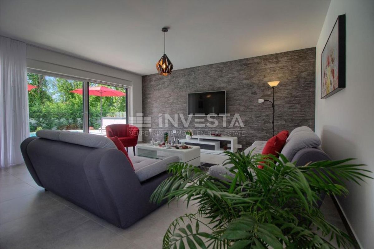 Ližnjan, Casa di moderna costruzione con 3 piani interrati