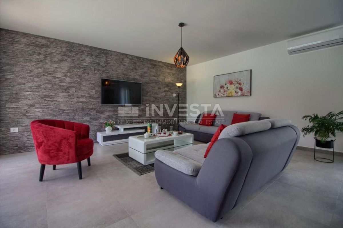 Ližnjan, Casa di moderna costruzione con 3 piani interrati