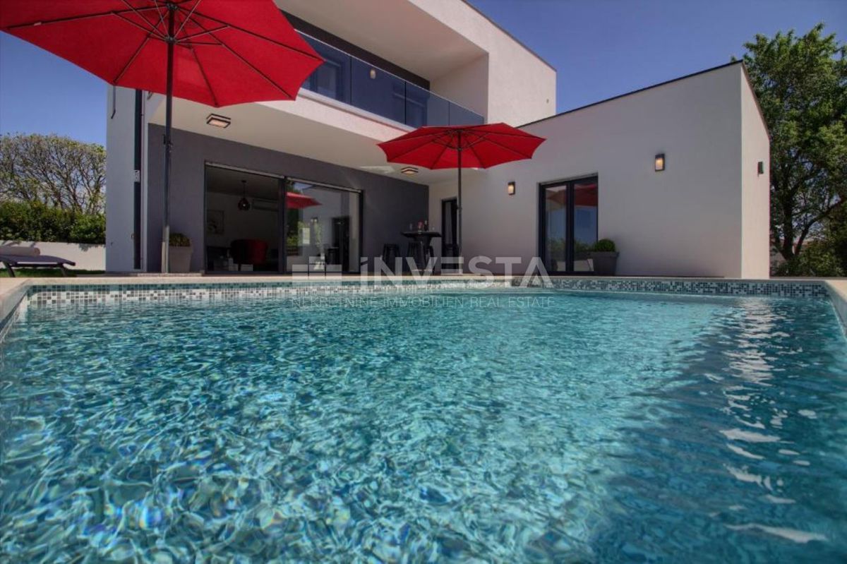 Ližnjan, Casa di moderna costruzione con 3 piani interrati