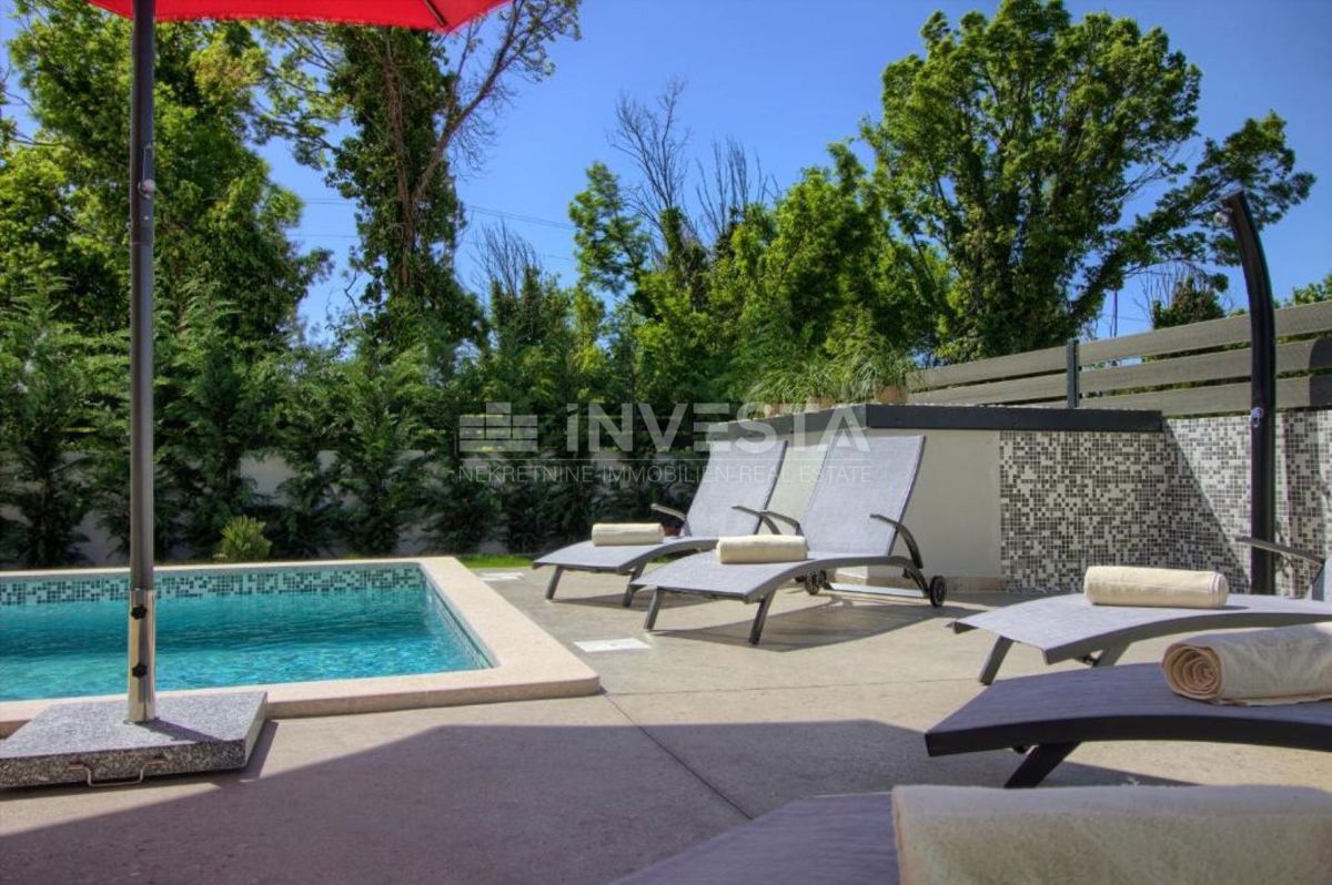 Ližnjan, Casa di moderna costruzione con 3 piani interrati