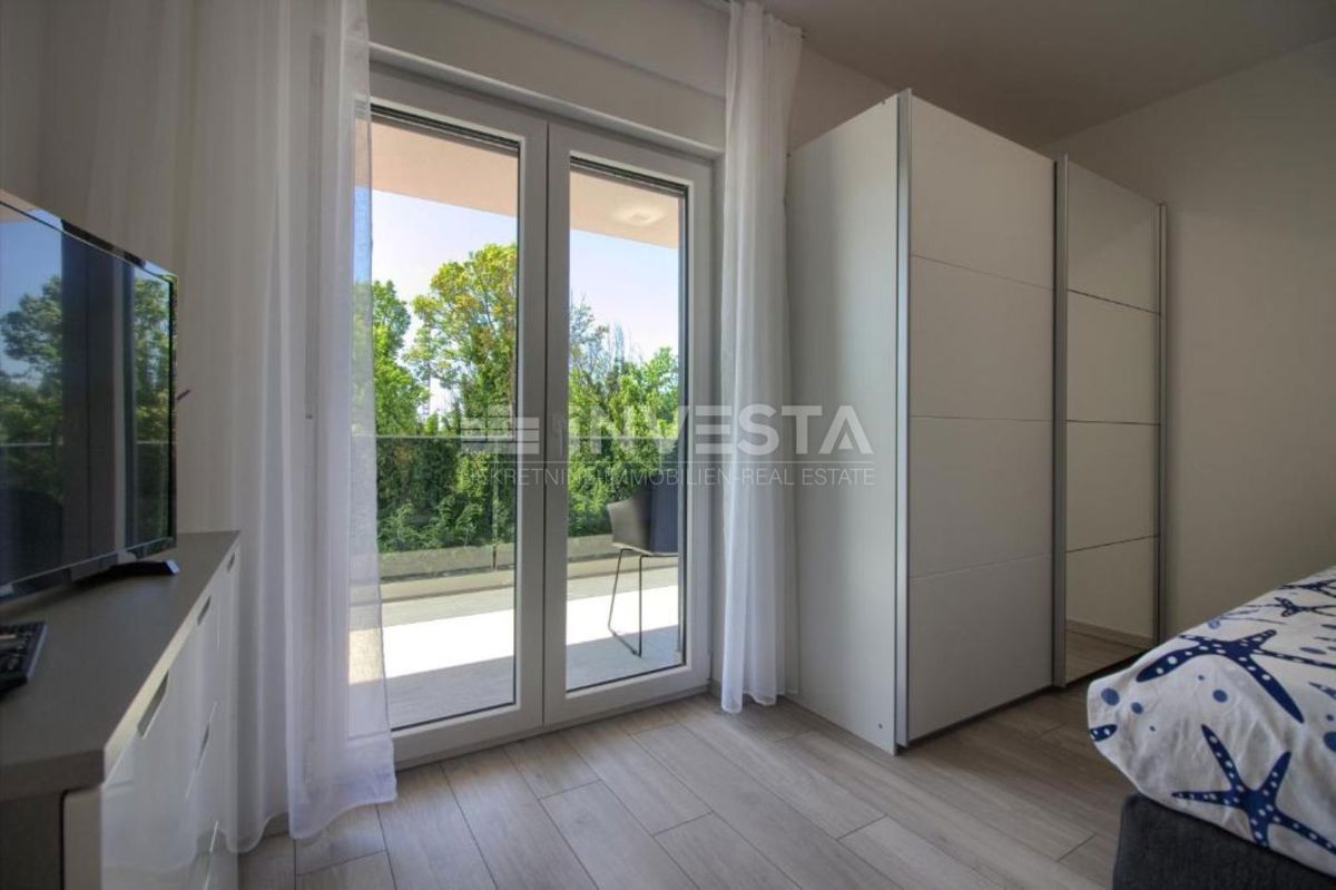 Ližnjan, Casa di moderna costruzione con 3 piani interrati