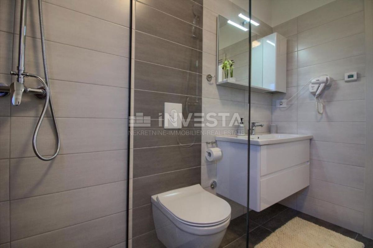 Ližnjan, Casa di moderna costruzione con 3 piani interrati