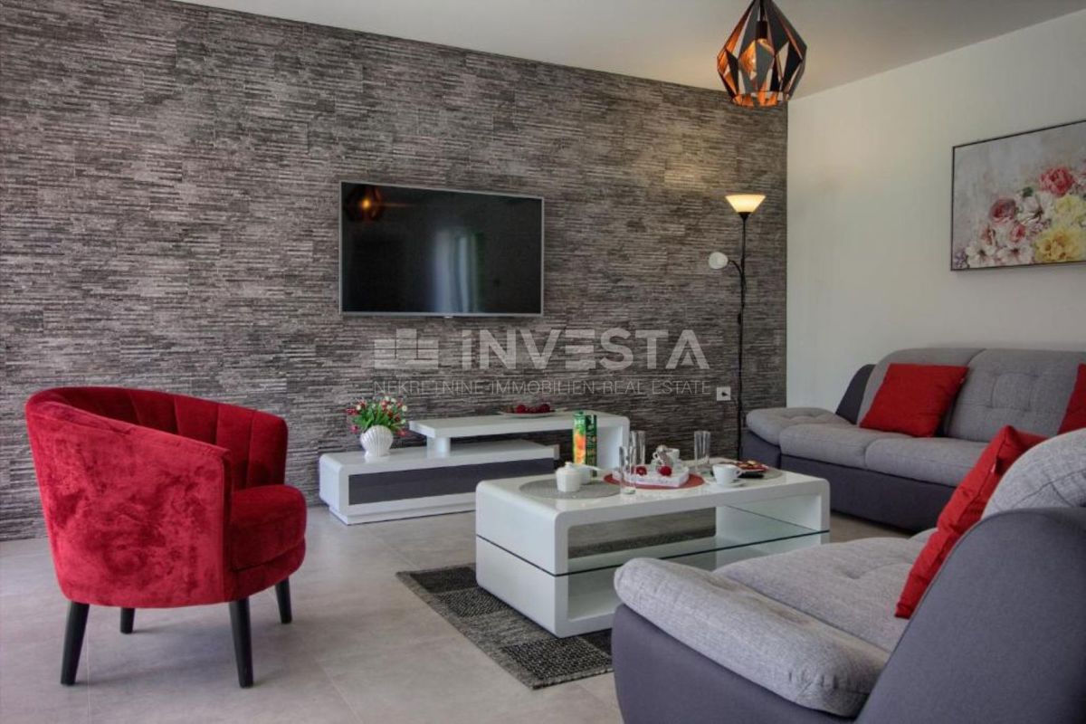 Ližnjan, Casa di moderna costruzione con 3 piani interrati