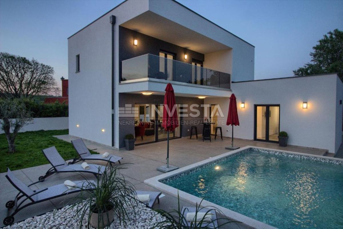 Ližnjan, Casa di moderna costruzione con 3 piani interrati