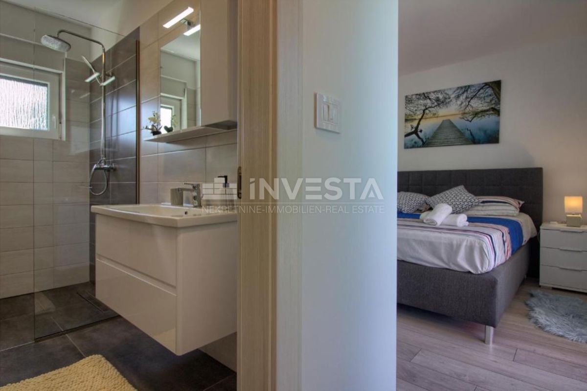 Ližnjan, Casa di moderna costruzione con 3 piani interrati