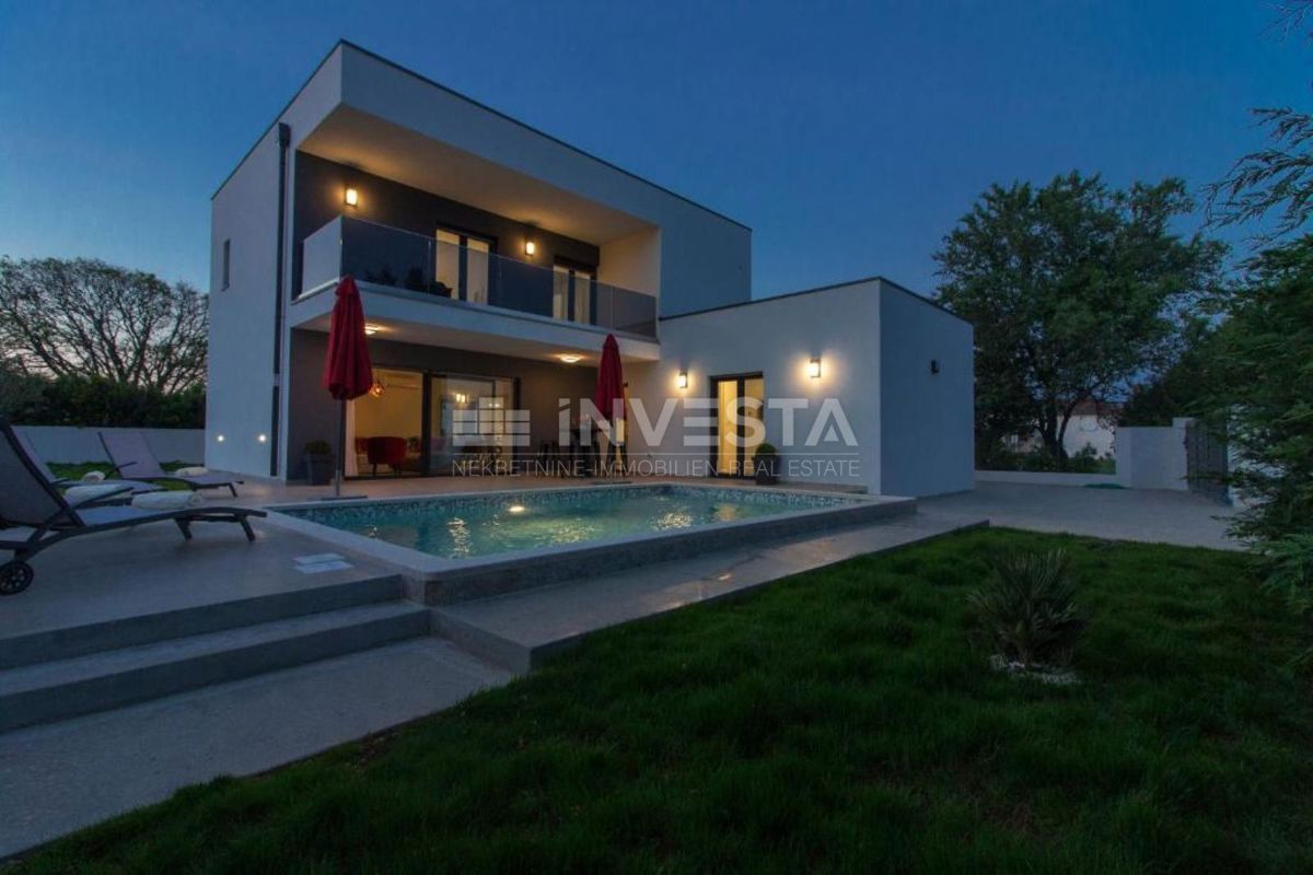 Ližnjan, Casa di moderna costruzione con 3 piani interrati