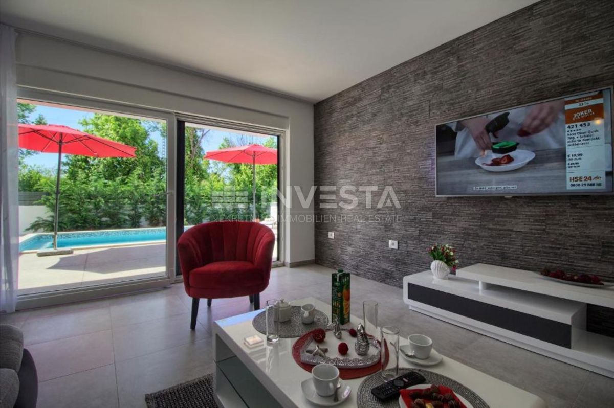 Ližnjan, Casa di moderna costruzione con 3 piani interrati