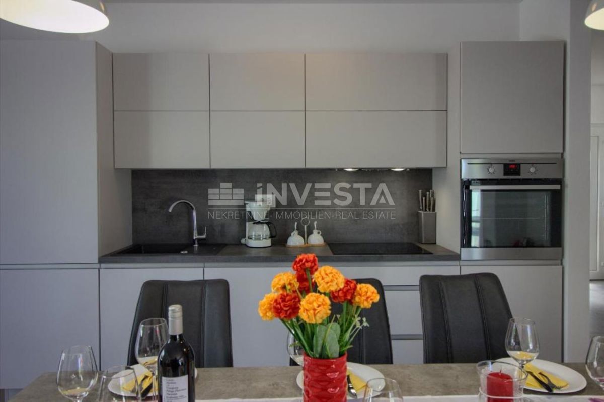 Ližnjan, Casa di moderna costruzione con 3 piani interrati