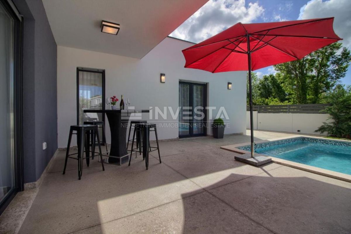 Ližnjan, Casa di moderna costruzione con 3 piani interrati