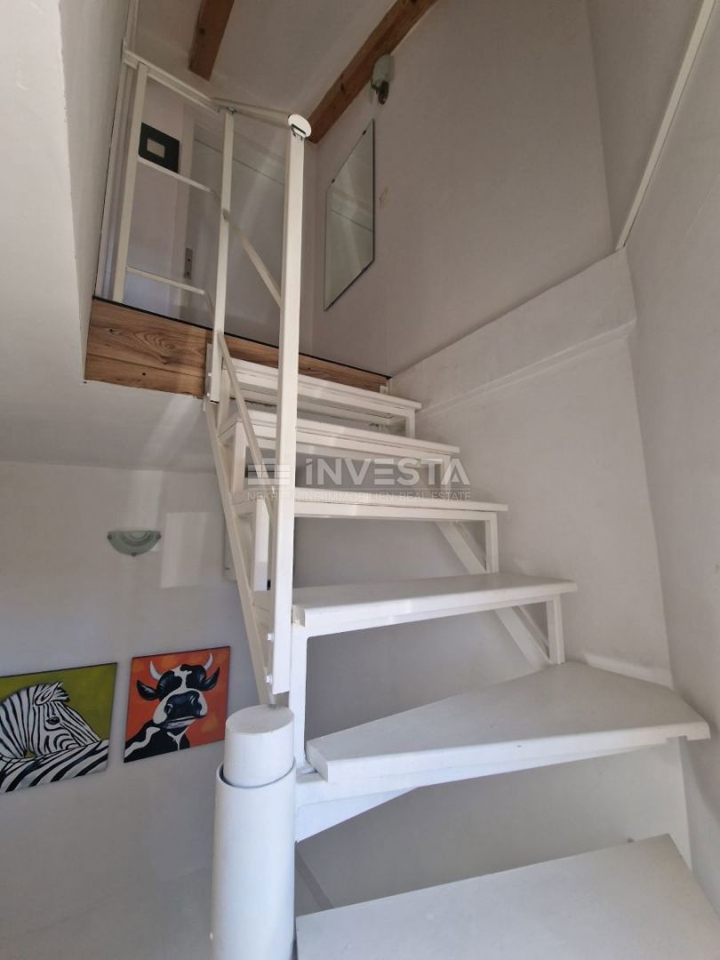 Rovigno, appartamento su due piani, 2 monolocali completamente attrezzati