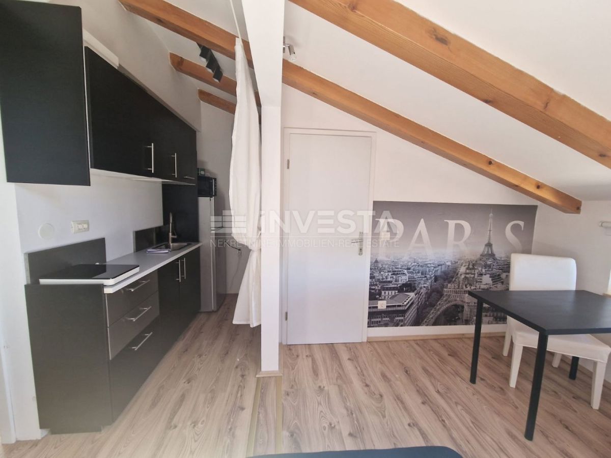 Rovigno, appartamento su due piani, 2 monolocali completamente attrezzati