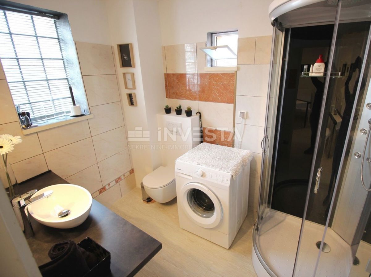 Rovigno, appartamento su due piani, 2 monolocali completamente attrezzati