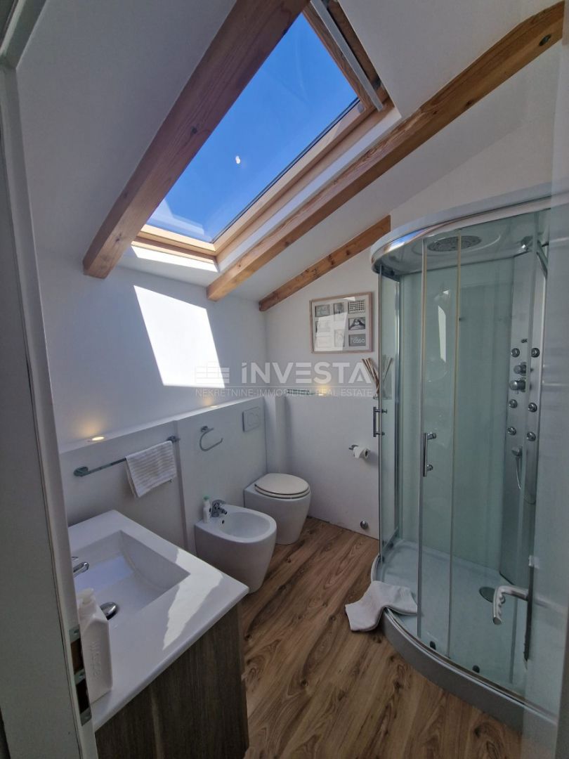 Rovigno, appartamento su due piani, 2 monolocali completamente attrezzati