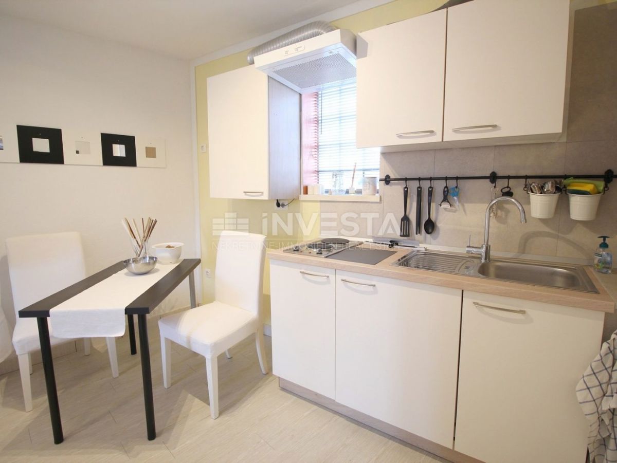 Rovigno, appartamento su due piani, 2 monolocali completamente attrezzati