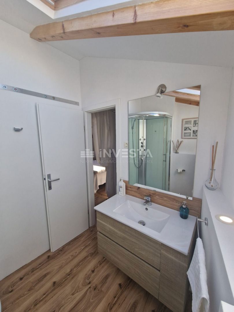 Rovigno, appartamento su due piani, 2 monolocali completamente attrezzati