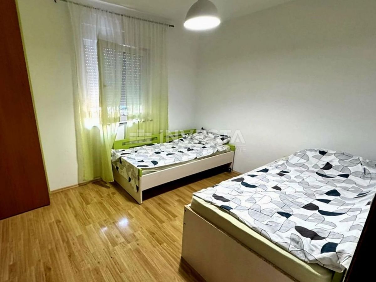 Fažana, Appartamento al piano terra con 2 camere da letto, posizione attraente vicino al mare