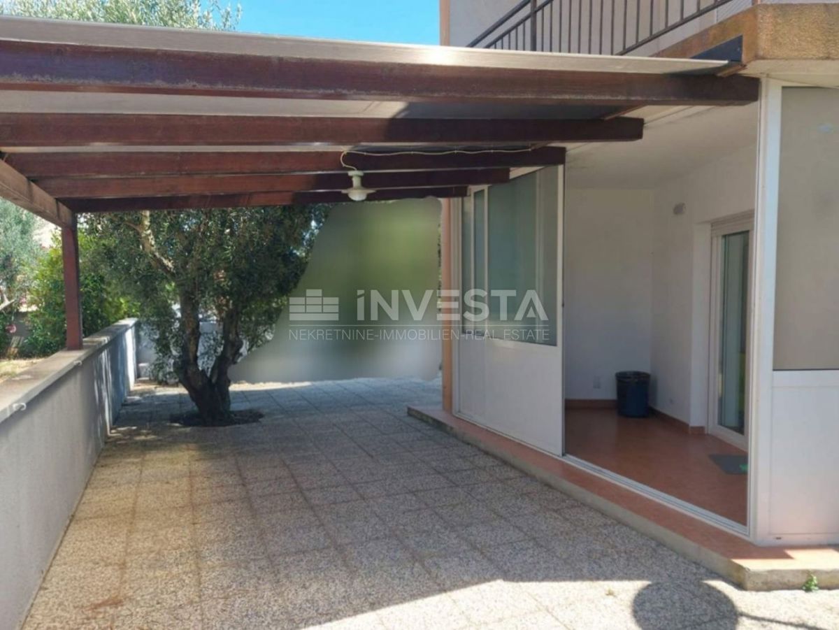 Fažana, Appartamento al piano terra con 2 camere da letto, posizione attraente vicino al mare