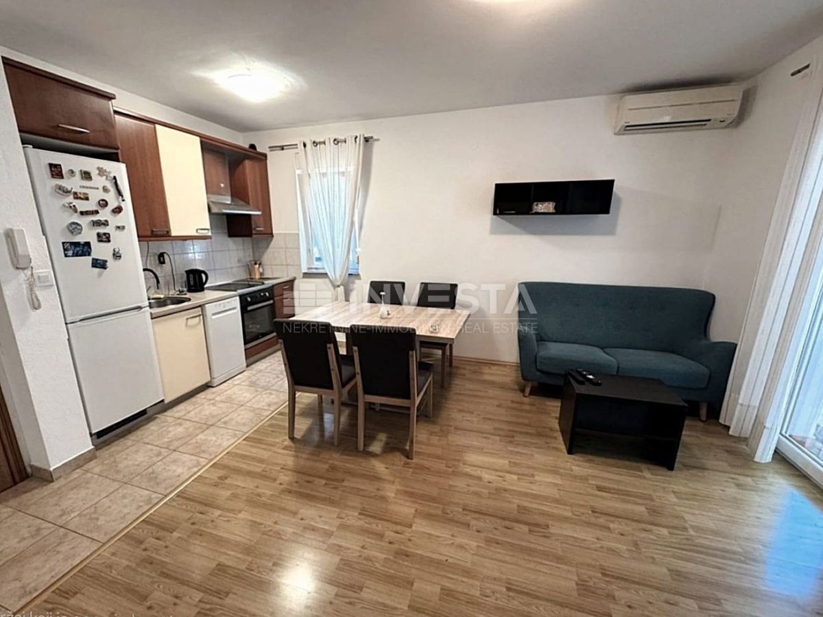 Fažana, Appartamento al piano terra con 2 camere da letto, posizione attraente vicino al mare