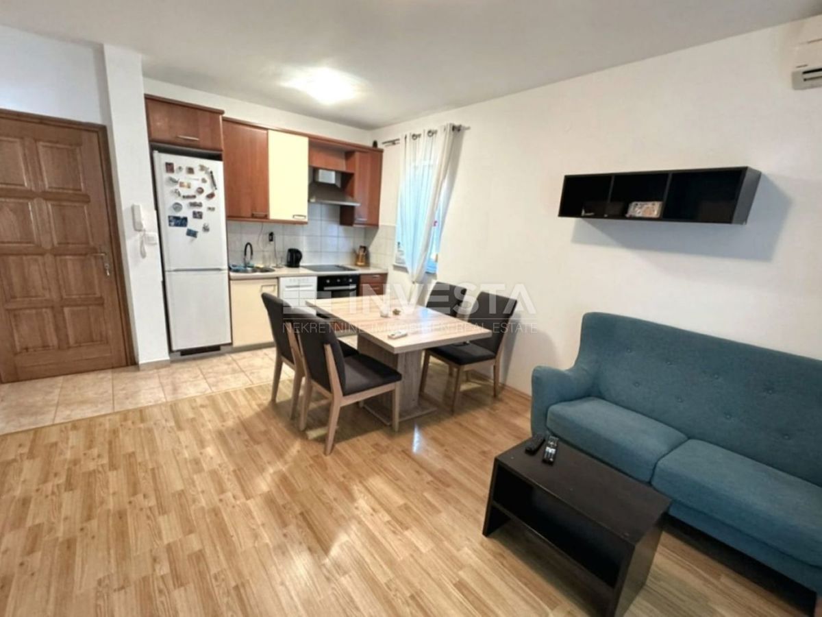 Fažana, Appartamento al piano terra con 2 camere da letto, posizione attraente vicino al mare